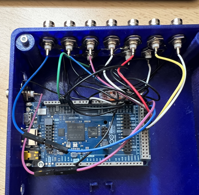 Picture of the open box so one sees the wiring inside